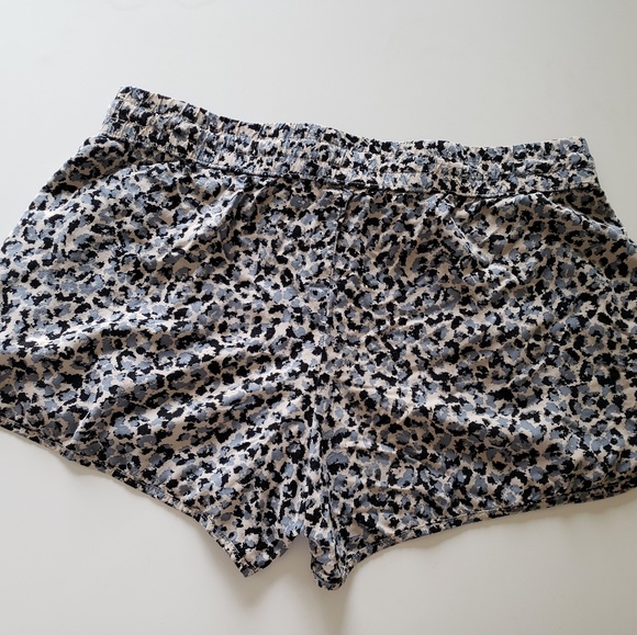 Patterned shorts - Picture 2 of 2